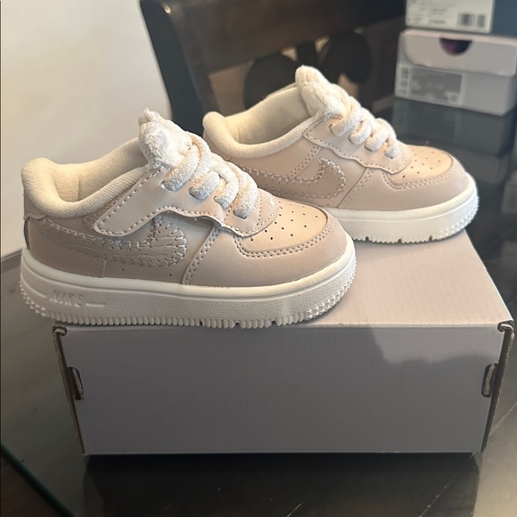 Nike Force 1 Low Easyon SE 1 Sneakers - Picture 2 of 5